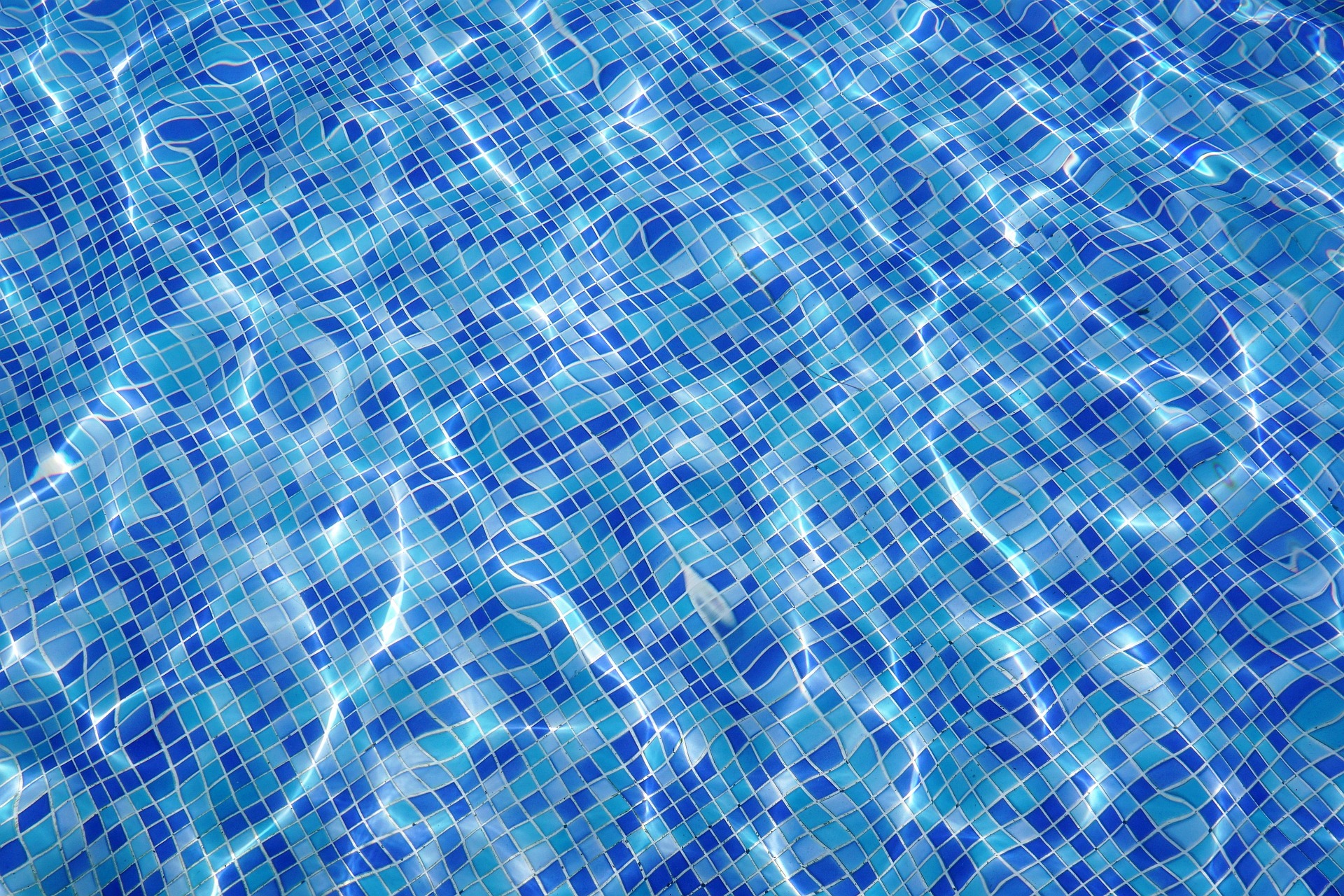 Poolabdeckung im Winter: Welche Lösung schützt am besten? auf gartenpoolvergleich.de